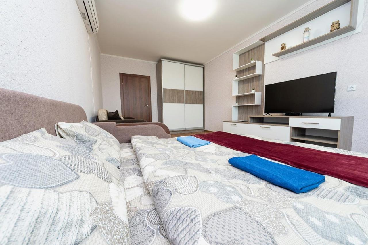 Новая Квартира Переулок Ясиноватский 11 Kyiv Exterior photo